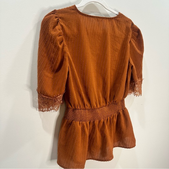 Women’s Rust Peplum Short Sleeve Blouse - Size Large – Lace Sleeve Detail - Picture 7 of 10